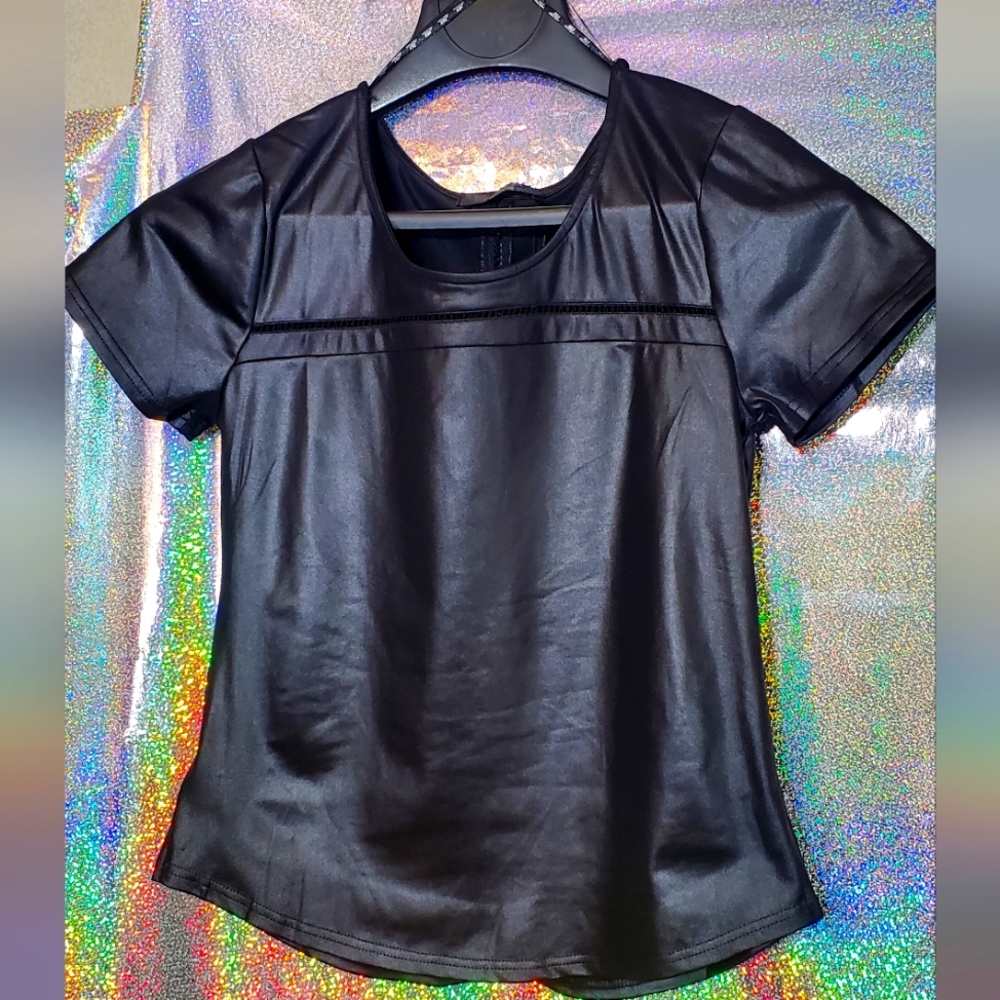 Buckle BKE BOUTIQUE women's black FAUX LEATHER top